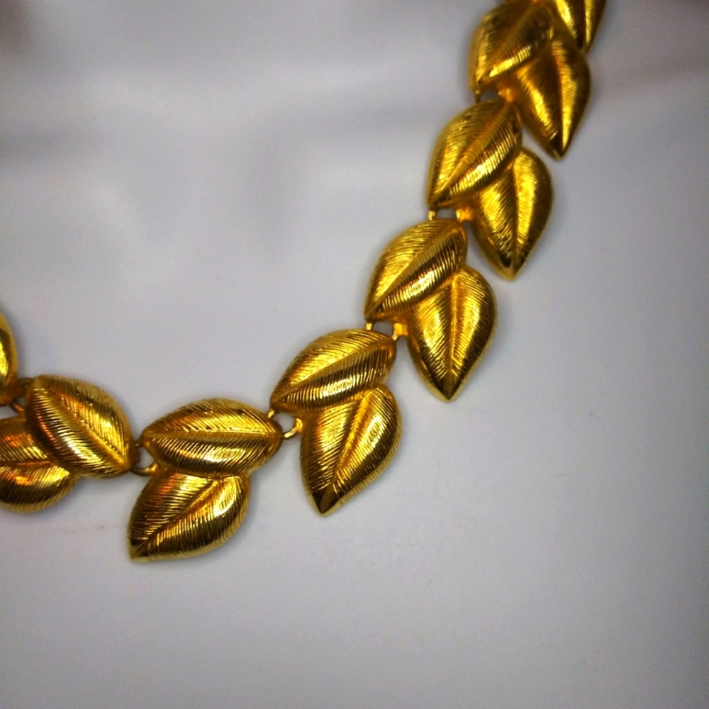 Vintage Gold Etched Double Leaf Necklace - Picture 3 of 7